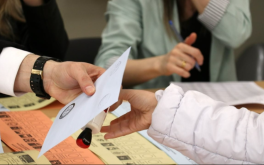 AKP, girdiği bir seçimde ilk kez ikinci parti